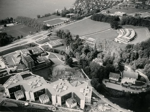 Vue aérienne de l'Université de Lausanne, juin 1987.