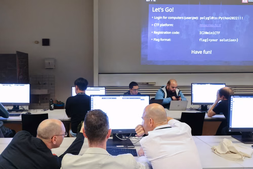 Cette année, la Faculté informatique et communications célèbre son 20e anniversaire, une étape importante dans un domaine qui s’est transformé au cours des deux dernières décennies. Durant cette période, des milliers d’étudiantes et étudiants en bachelor, en master et en doctorat ont obtenu leur diplôme, et ont ensuite contribuer à l’évolution de la branche, tant dans le milieu universitaire que dans le secteur privé.