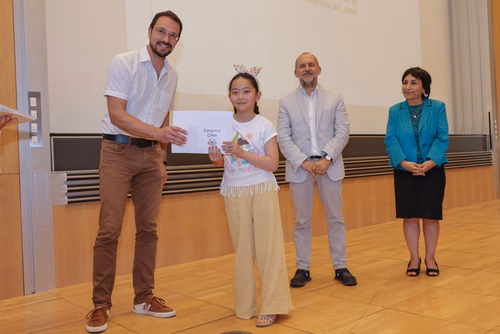 Remise des attestations aux participantes et participants aux cours organisés par le Service de Promotion des Sciences dans le canton du Jura. Avec la participation, pour cette édition, du ministre de l'enseignement, Martial Coutet et du vice-président pour l’innovation et l’impact, Edouard Bugnon