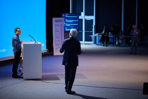 19 entrepreneurs ont “pitché” devant près de 300 personnes lors de la Startup Champions Seed Night coorganisée par l’EPFL Alumni et venturelab au Forum Rolex Learning Center. Daniel Yanisse (MT’12), CEO et co-fondateur de Checkr, était l’invité d’honneur de cette édition.