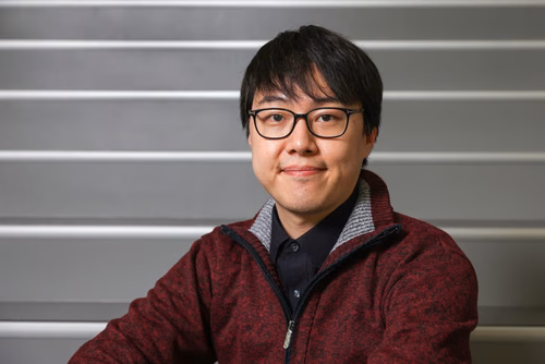 Kyojin Choo has just been appointed tenure-track assistant professor at EPFL’s School of Engineering, where he will combine research in power management, microtechnology and analog-to-digital converters (ADC) to make electronics smaller and more efficient. 