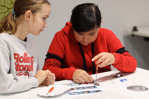 To celebrate 100 years of quantum science and technology, we invite you to discover the strange and fascinating world of quantum physics through hands-on activities, interactive demonstrations, workshops, and engaging talks.