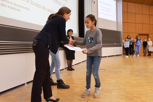 Journée à la découverte des Sciences Remise attestations "Internet & Code pour les filles" Service de la promotion des Sciences de l'EPFL 
