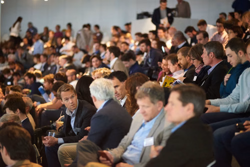 19 entrepreneurs ont “pitché” devant près de 300 personnes lors de la Startup Champions Seed Night coorganisée par l’EPFL Alumni et venturelab au Forum Rolex Learning Center. Daniel Yanisse (MT’12), CEO et co-fondateur de Checkr, était l’invité d’honneur de cette édition.