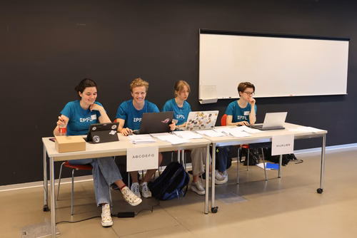 Le concours Alkindi-suisse est une compétition de cryptographie qui a lieu chaque année et ouverte aux classes de 9e, 10e et 11e secondaires. Il est organisé par l’EPFL, les associations Animath et France-ioi. La participation est entièrement gratuite.