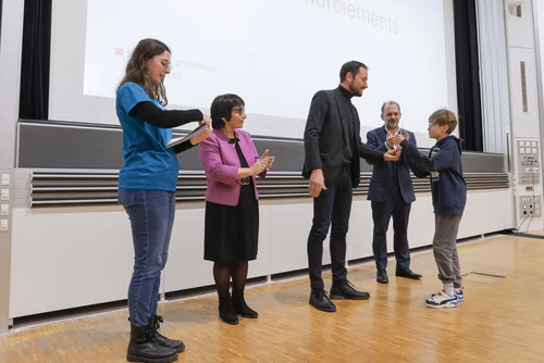 Remises des attestations robots et informatique pour les enfants du Jura