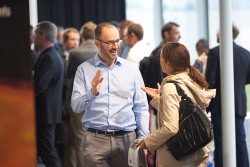 22 entrepreneurs ont participé au concours de “pitch” devant 400 personnes lors de la Startup Champions Seed Night coorganisée par l’EPFL Alumni et venturelab au Forum Rolex Learning Center. Tej Tadi (PhD SV’11), fondateur et CEO de MindMaze, était l’invité d’honneur de cette édition.