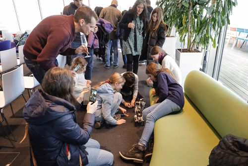 Atelier robotique pour les filles Campus Biotech, remise des attestations