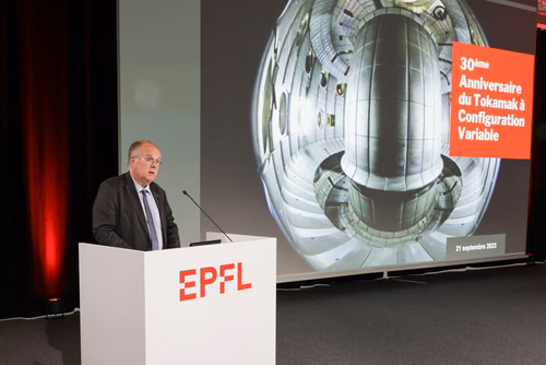 On September 21st, EPFL celebrate the 30th anniversary of its flagship experiment, the Tokamak à Configuration Variable (TCV). Operated by the Swiss Plasma Center as part of the EUROfusion Consortium, it is one of the key European facilities for the ITER project, which aims to demonstrate the scientific and technological feasibility of fusion as an energy source, and the development of DEMO, whose objective is to prove its commercial feasibility. The TCV Tokamak represents a major asset in the global effort