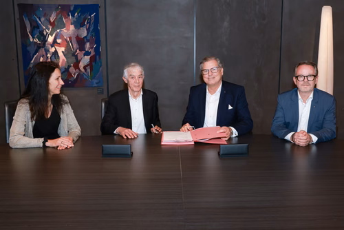 Gaznat and EPFL have just taken their long-standing partnership one step further. The energy company has already sponsored three EPFL research chairs and teamed up with the School on a strategic joint venture to establish a center of excellence in the capture, storage and use of CO2 for the production of synthesis gas. Yesterday the two organizations signed a new framework agreement that will involve issuing additional calls for