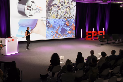 La fondation WISH de l’EPFL a choisi de décerner à la physicienne quantique Michelle Simmons le prix Erna Hamburger 2023 pour sa brillante carrière à la pointe de son domaine, ainsi que pour son engagement en faveur de la diversité et des MINT. Une cérémonie de remise de prix se tiendra aujourd'hui à l’EPFL.
