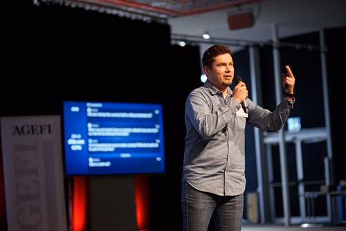 19 entrepreneurs ont “pitché” devant près de 300 personnes lors de la Startup Champions Seed Night coorganisée par l’EPFL Alumni et venturelab au Forum Rolex Learning Center. Daniel Yanisse (MT’12), CEO et co-fondateur de Checkr, était l’invité d’honneur de cette édition.