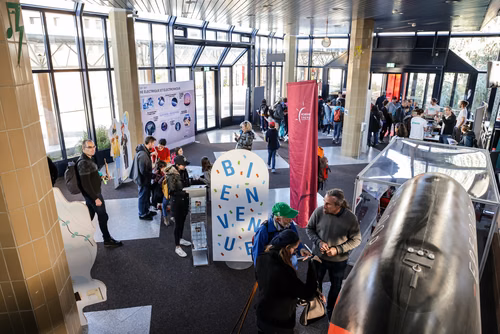 La découverte des sciences et des technologies au cœur du campus, pour les adultes et les enfants.
