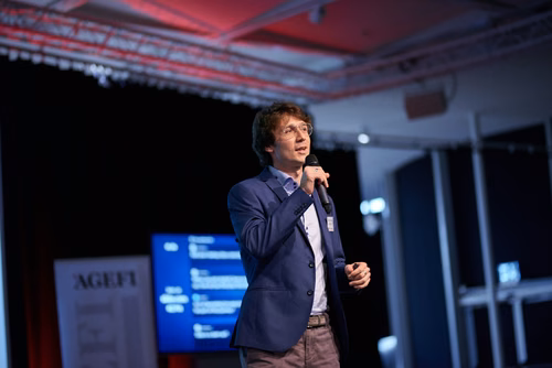 19 entrepreneurs ont “pitché” devant près de 300 personnes lors de la Startup Champions Seed Night coorganisée par l’EPFL Alumni et venturelab au Forum Rolex Learning Center. Daniel Yanisse (MT’12), CEO et co-fondateur de Checkr, était l’invité d’honneur de cette édition.
