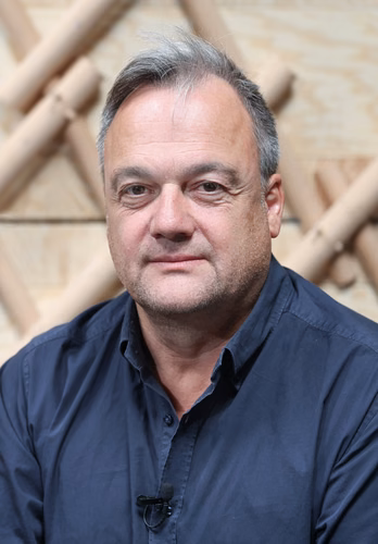 Yves Weinand professeur ordinaire de construction en bois à la Faculté de l’environnement naturel, architectural et construit (ENAC).