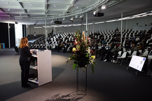 La fondation EPFL-WISH remet le 18 octobre son prix à la vaccinologue britannique, spécialiste des vaccins contre la grippe et des pathogènes viraux émergents. Prix Erna Hamburger
