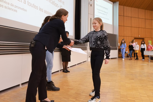 Journée à la découverte des Sciences Remise attestations "Internet & Code pour les filles" Service de la promotion des Sciences de l'EPFL 
