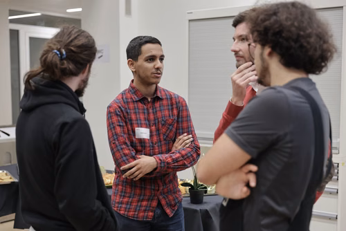 After two months of conducting research in an EPFL laboratory, the interns will present their research projects in the form of a poster or a short oral presentation (My research in 180 sec) to a selected audience including professors, donors, organizers as well as the cohort of interns.