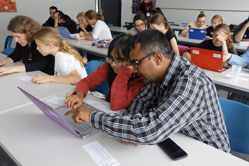 Le Meet up national annuel du Coding club des filles sur le campus de l’EPFL Service de promotion des sciences SPS 