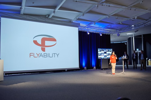 22 entrepreneurs ont participé au concours de “pitch” devant 400 personnes lors de la Startup Champions Seed Night coorganisée par l’EPFL Alumni et venturelab au Forum Rolex Learning Center. Tej Tadi (PhD SV’11), fondateur et CEO de MindMaze, était l’invité d’honneur de cette édition.
