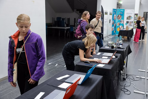 Le Meet up national annuel du Coding club des filles sur le campus de l’EPFL Service de promotion des sciences SPS 