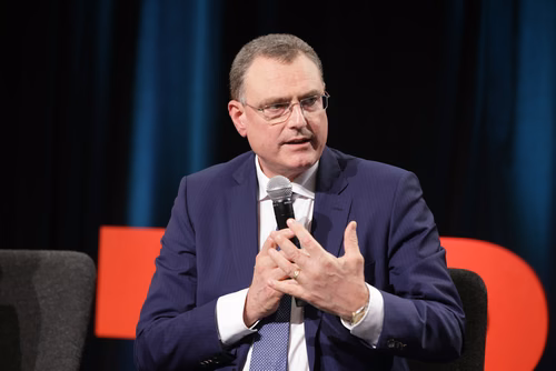 Jean-Pierre Danthine is Professor at the EPFL (Ecole Polytechnique Fédérale de Lausanne – College of Management of Technology), Managing Director of the Enterprise of Society Center (E4S) and President of the Paris School of Economics.
