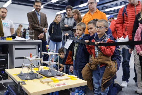 La découverte des sciences et des technologies au cœur du campus, pour les adultes et les enfants.