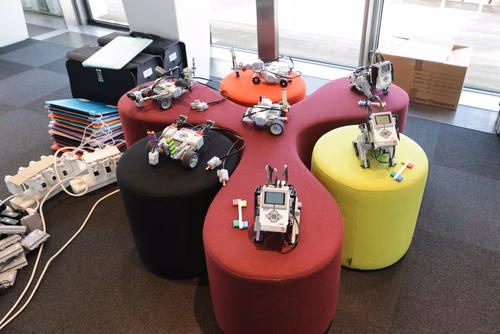 Atelier robotique pour les filles Campus Biotech, remise des attestations