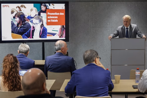 Destiné aux jeunes filles et garçons de sept à seize ans, il propose une approche pédagogique active et ludique qui éveille l’intérêt pour les sciences et pour les technologies. Ce, grâce à un partenariat avec UBS et la collaboration entre le Service de promotion des sciences de l’EPFL, l’EPFL Valais Wallis et le Canton du Valais. Canton du Valais  NCCR Catalysis, pôle de recherche du fonds national Suisse