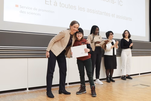 Journée à la découverte des Sciences Remise attestations "Internet & Code pour les filles" Service de la promotion des Sciences de l'EPFL 