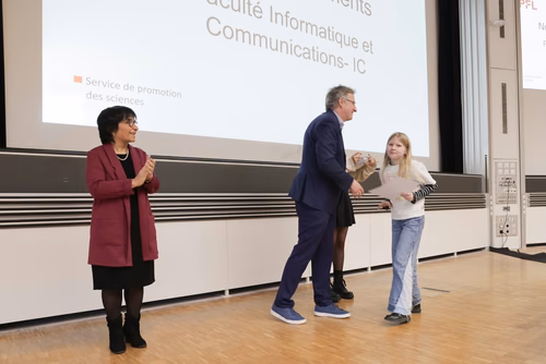 Remise attestations "Internet & Code pour les filles" Service de la promotion des Sciences de l'EPFL