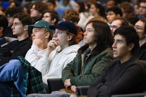 Un événement d’envergure pour préparer son avenir. Comme chaque année, l’EPFL, via son Service de promotion de l’éducation et en collaboration avec ses facultés, se réjouit d'accueillir les gymnasiennes et gymnasiens sur son campus. L’École propose de venir découvrir ses filières de formation, sa communauté estudiantine, son corps enseignant, ses équipes de recherche, les divers services dédiés aux étudiantes et étudiants débutant à l’EPFL, ainsi que les multiples associations chargées d’animer la vie socia