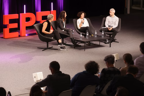 La fondation WISH de l’EPFL a choisi de décerner à la physicienne quantique Michelle Simmons le prix Erna Hamburger 2023 pour sa brillante carrière à la pointe de son domaine, ainsi que pour son engagement en faveur de la diversité et des MINT. Une cérémonie de remise de prix se tiendra aujourd'hui à l’EPFL.