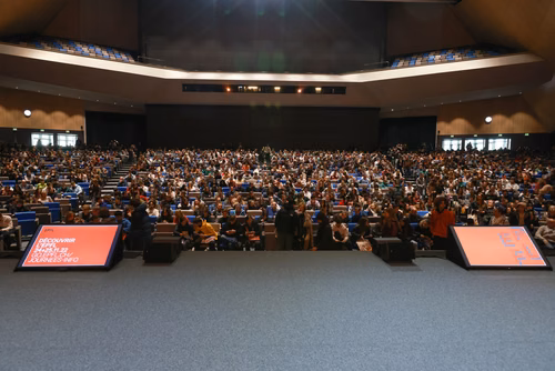 Un événement d’envergure pour préparer son avenir. Comme chaque année, l’EPFL, via son Service de promotion de l’éducation et en collaboration avec ses facultés, se réjouit d'accueillir les gymnasiennes et gymnasiens sur son campus. L’École propose de venir découvrir ses filières de formation, sa communauté estudiantine, son corps enseignant, ses équipes de recherche, les divers services dédiés aux étudiantes et étudiants débutant à l’EPFL, ainsi que les multiples associations chargées d’animer la vie socia