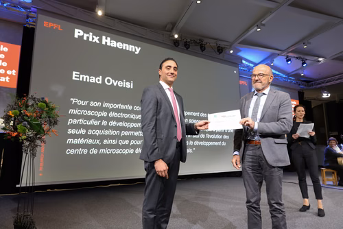 Cette cérémonie a pour objectif de remettre les Prix de la Recherche de l'EPFL aux lauréat·es et de féliciter toutes les doctorantes et doctorants qui ont terminé leur thèse avec succès cette année.