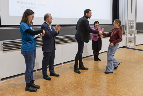 Remises des attestations robots et informatique pour les enfants du Jura