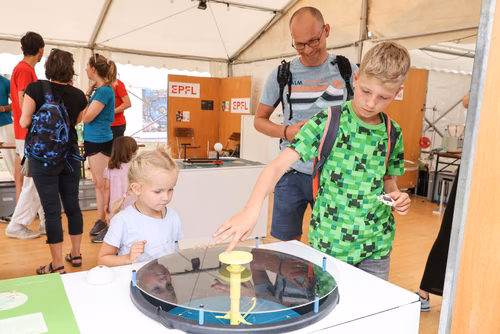 L'EPFL à l Nuit de la science à Genève, au Parc de la Perle du Lac.