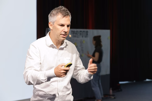 Le Service de promotion de l’éducation de l’EPFL et l’Académie suisse des sciences techniques SATW co-organisent un colloque consacré aux défis en matière d’éducation pour préparer la relève aux métiers de demain.