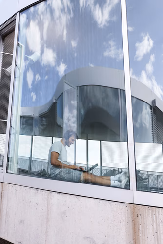 Etudiants en révision des examens sur le campus EPFL