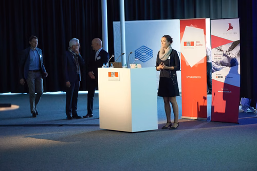 22 entrepreneurs ont participé au concours de “pitch” devant 400 personnes lors de la Startup Champions Seed Night coorganisée par l’EPFL Alumni et venturelab au Forum Rolex Learning Center. Tej Tadi (PhD SV’11), fondateur et CEO de MindMaze, était l’invité d’honneur de cette édition.