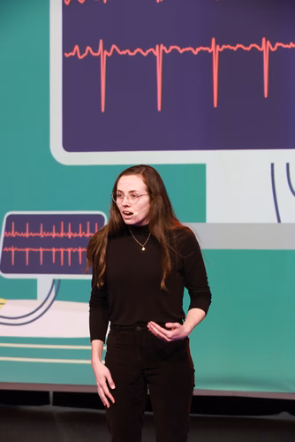 The 14 PhD Students finalists of the competition My Thesis in 180 seconds (MT180)  present their research in simple, straightforward terms in 3 minutes exactly, in English or in French, using humour, metaphores and examples. Anna McCann, «Finding information-rich electrocardiographic biomarkers to characterize atrial fibrillation», Labo traitement des signaux 2 (Dr Jean-Marc Vesin), Français»