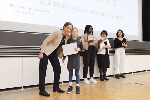 Journée à la découverte des Sciences Remise attestations "Internet & Code pour les filles" Service de la promotion des Sciences de l'EPFL 