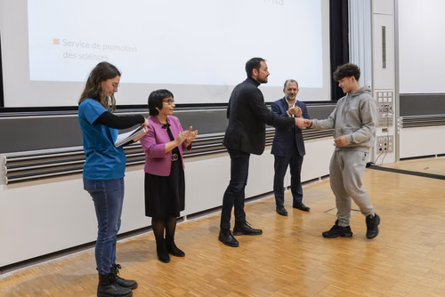 Remises des attestations robots et informatique pour les enfants du Jura