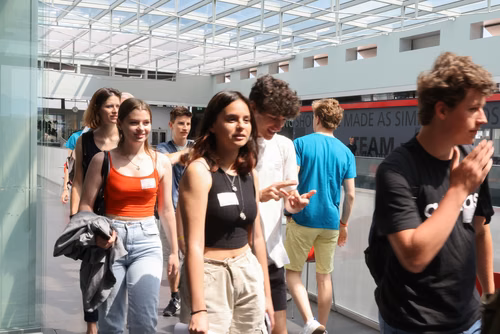Le concours Alkindi-suisse est une compétition de cryptographie qui a lieu chaque année et ouverte aux classes de 9e, 10e et 11e secondaires. Il est organisé par l’EPFL, les associations Animath et France-ioi. La participation est entièrement gratuite.