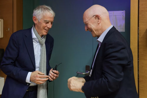 A l'occasion du dernier cours de Claude Nicollier, ses amis, collègues et famille lui ont fait la surprise d'être présents