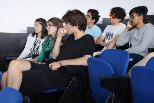 Cours Turing adressés aux gymnasiens, gymnasiennes de suisse romande. Ces cours sont organisés par la faculté IC