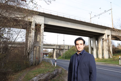 La start-up SwissInspect a développé un nouveau système d'inspection des ponts qui combine l'ingénierie structurelle avec la technologie des drones, l'intelligence artificielle et la vision par ordinateur. Elle est le résultat d'une recherche menée par le Laboratoire d'ingénierie sismique et de dynamique des structures (EESD) en collaboration avec le Swiss Data Science Center (SDSC).