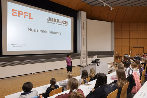 Remises des attestations robots et informatique pour les enfants du Jura