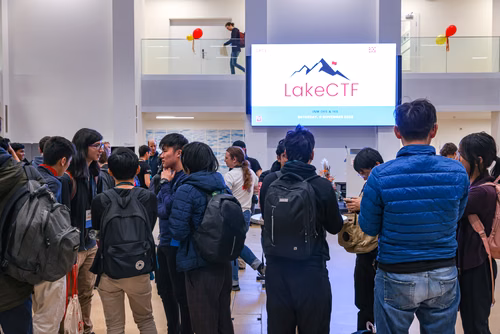 Cette année, la Faculté informatique et communications célèbre son 20e anniversaire, une étape importante dans un domaine qui s’est transformé au cours des deux dernières décennies. Durant cette période, des milliers d’étudiantes et étudiants en bachelor, en master et en doctorat ont obtenu leur diplôme, et ont ensuite contribuer à l’évolution de la branche, tant dans le milieu universitaire que dans le secteur privé.