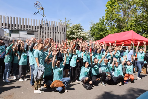 Bike to work est une action de PRO VELO Suisse qui réuni chaque printemps plus de 50'000 personnes à travers le pays. L’objectif est de faire découvrir au plus grand nombre de pendulaires le plaisir de se rendre au travail en vélo : un moyen de transport pratique, bon pour la santé et écologique. Remise des prix, Campus durable, EPFL-UNIL 